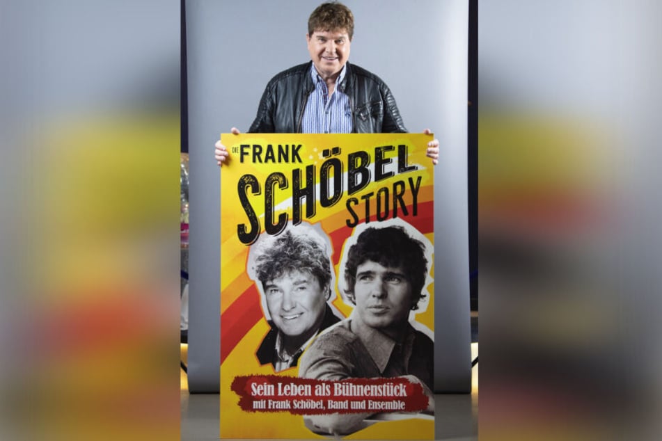 Es kann nur einen geben: Frank Schöbel (76) mit dem Plakat zum Theaterstück über seine Karriere.