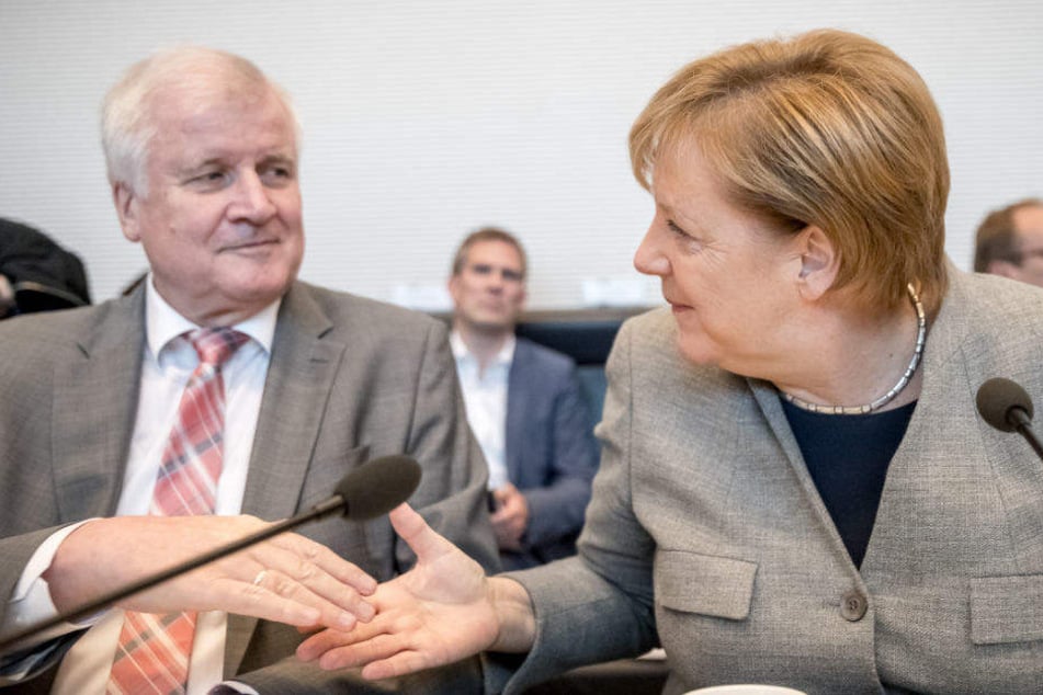 Folgt Seehofer Merkels Beispiel und dankt ab?