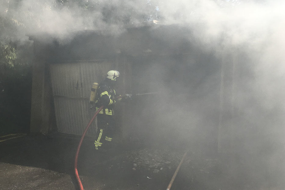 Die ganze Garage stand in Flammen.
