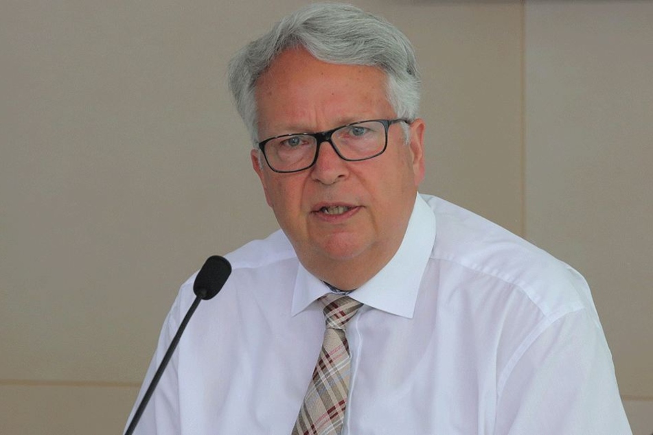 Alter Bekannter: Ex-Justizminister Geert Mackenroth (68) soll neuer Fraktionschef der CDU werden. Derzeit ist er Sachsens Ausländerbeauftragter.