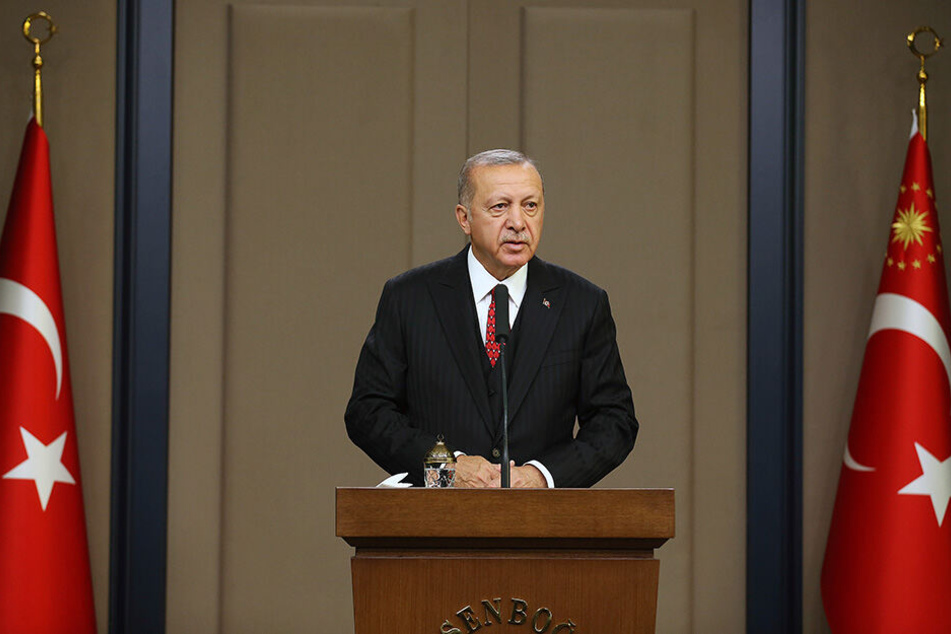 Recep Tayyip Erdogan hat erneut eine Militäroffensive in Nordsyrien angekündigt - und diesmal geben die USA ihm freie Bahn.