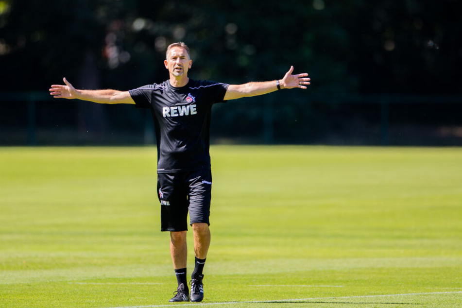 Trainer Achim Beierlorzer beim Auftakttraining.