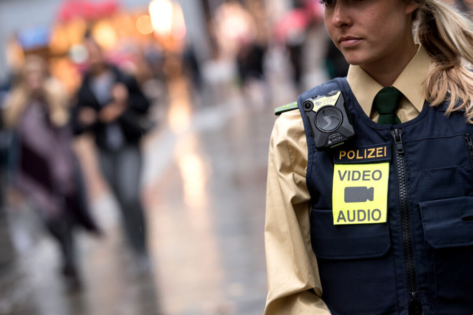 Nach einer mutmaßlichen Vergewaltigung in Rosenheim ermittelte die Polizei auf Hoftoren. (Symbolbild)