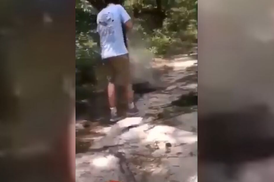 Im zweiten Video kündigt Parker Mustian an, der schwarze Mann habe noch nicht genug und legt erneut los.