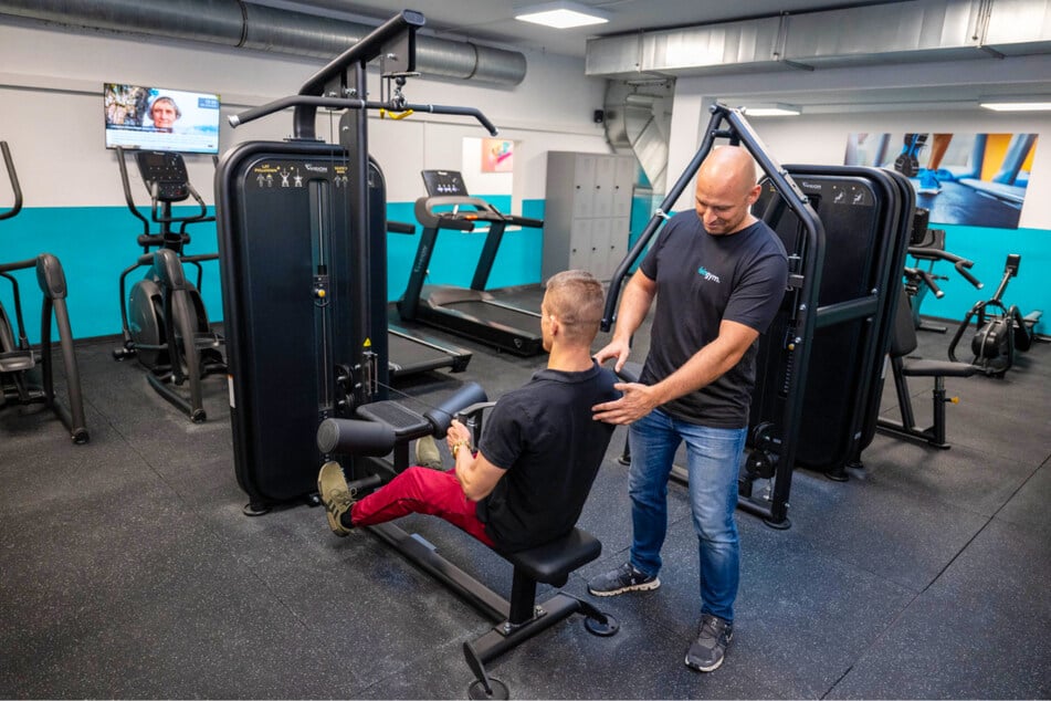 Die ersten Wochen ist das Trainerteam noch vor Ort, um die Sportler zu unterstützen.