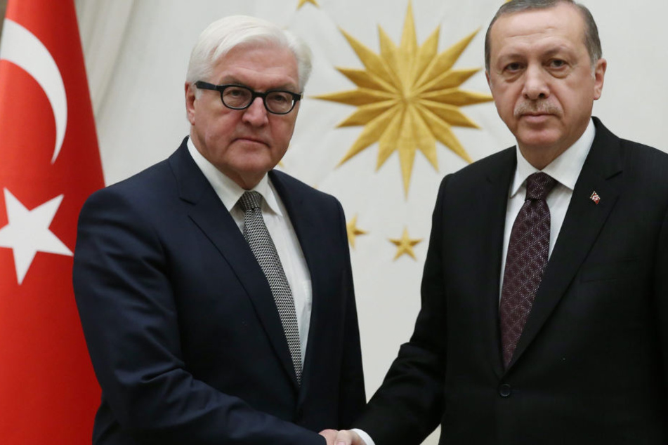 Der türkische Staatspräsident Recep Tayyip Erdogan (r) und der damalige Bundesaußenminister Frank-Walter Steinmeier bei einem Treffen in Ankara.