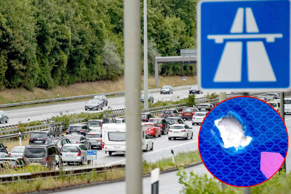 Unbekannte haben mit Geschossen Schilder auf zwei Autobahnen beschädigt.
