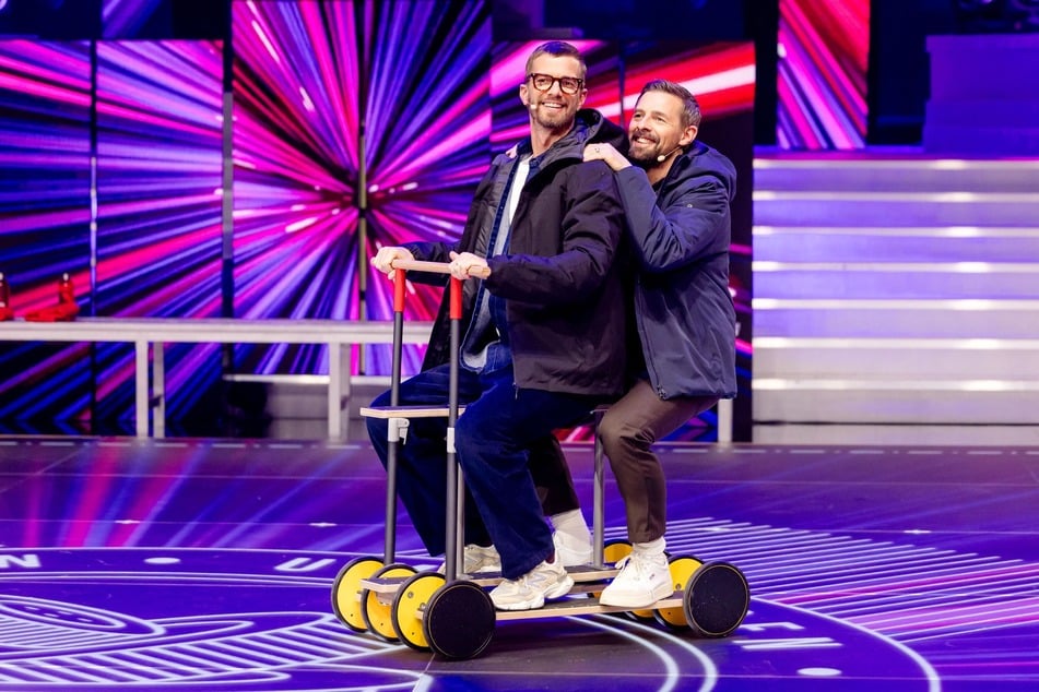 Joko Winterscheidt (46, l.) und Klaas Heufer-Umlauf (41) durften im Finale nur 777 gemeinsame Schritte machen - und scheiterten.