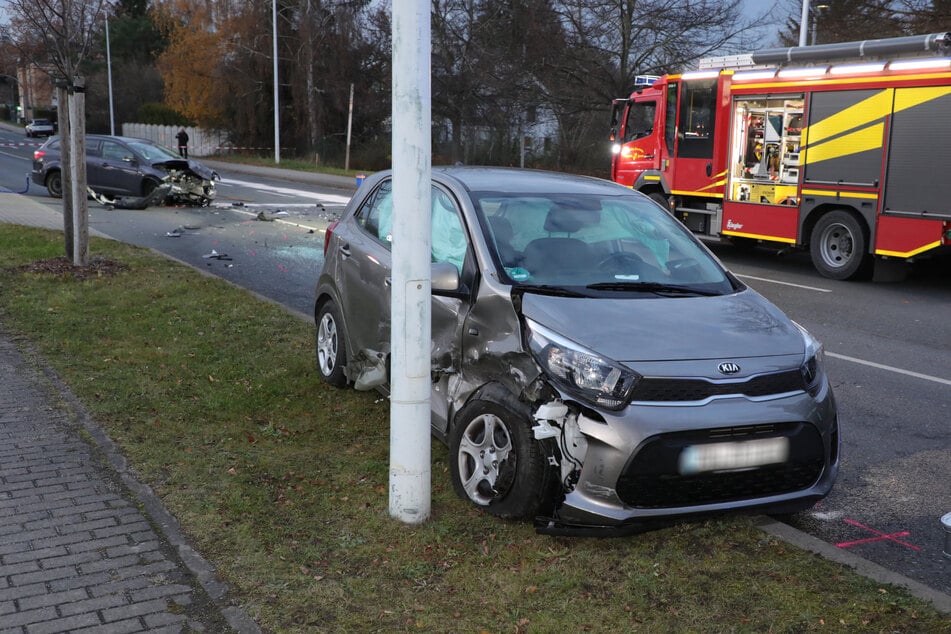 Der Kia Picanto wurde auf der Beifahrerseite getroffen.