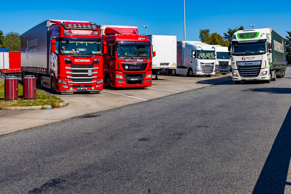 Am "Dresdner Tor" rasten täglich Dutzende Trucker.