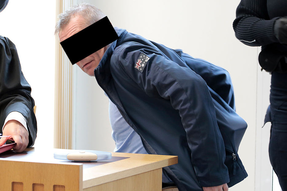 Joachim B. (45) kam am Mittwoch aus der Untersuchungshaft ins Amtsgericht.