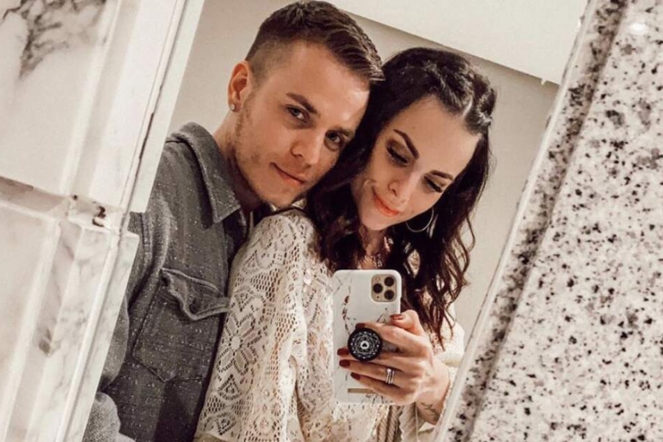 Henning Merten (30), hier mit seiner neuen Freundin Denisè, möchte nicht mehr, dass die gemeinsame Tochter Juna (4) im Netz gezeigt wird.