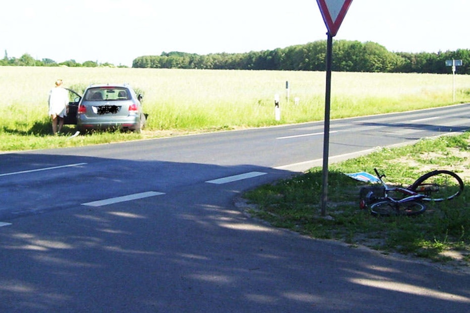 Durch das Ausweichmanöver krachte die Frau anschließend gegen ein Verkehrsschild.