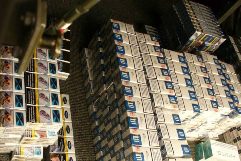 160 Stangen Zigaretten wurden beschlagnahmt.
