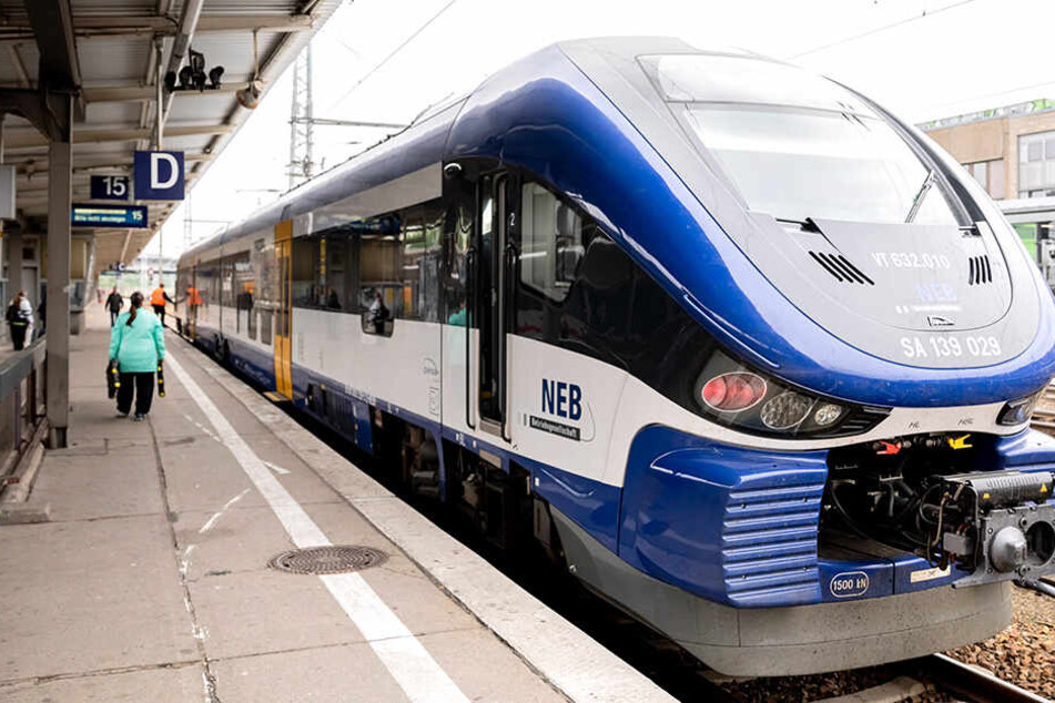 Der funktionierende Triebwagen im Berliner Bahnhof Lichtenberg