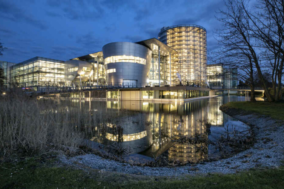 Gläserne Manufaktur: Das Vorzeigewerk von VW in Dresden hofft auch mit dem kommenden ID.3-Stromer auf eine leuchtende Zukunft.