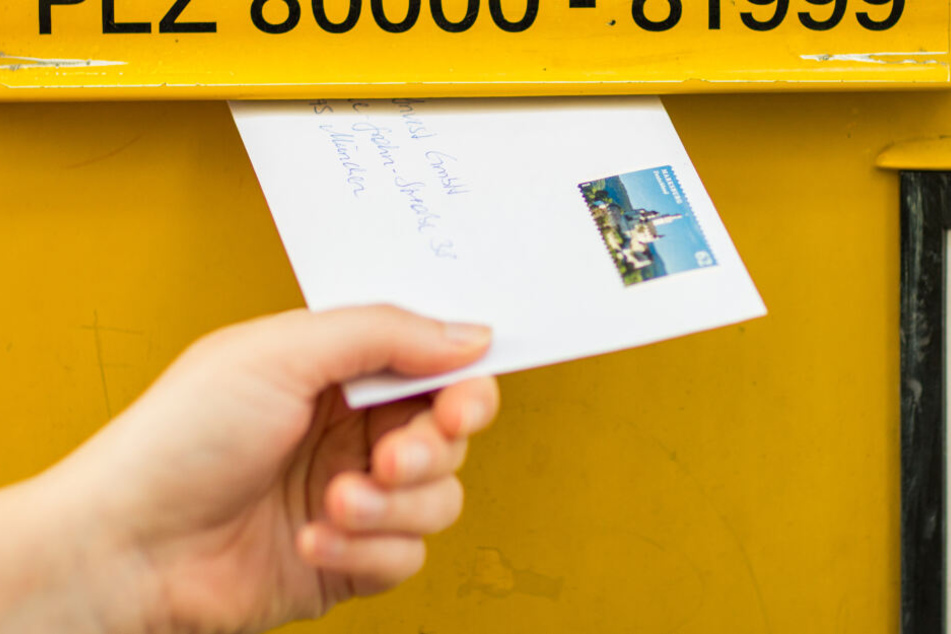 Das Brief-Porto der Deutschen Post könnte im Sommer wesentlich teurer werden.