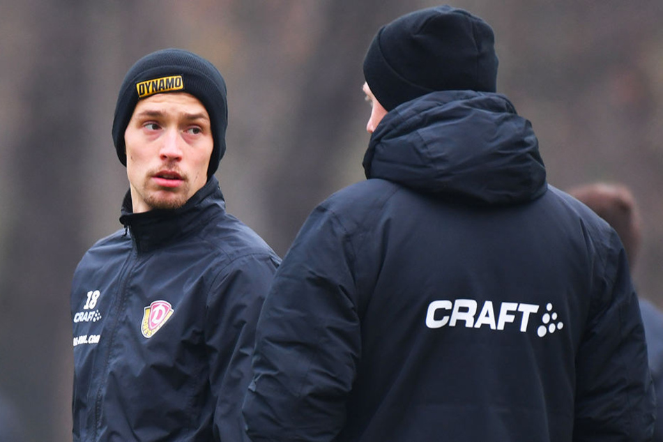 Donnerstag im Training: Jannik Müller (l.) lauscht den Ansagen von Trainer Maik Walpurgis.
