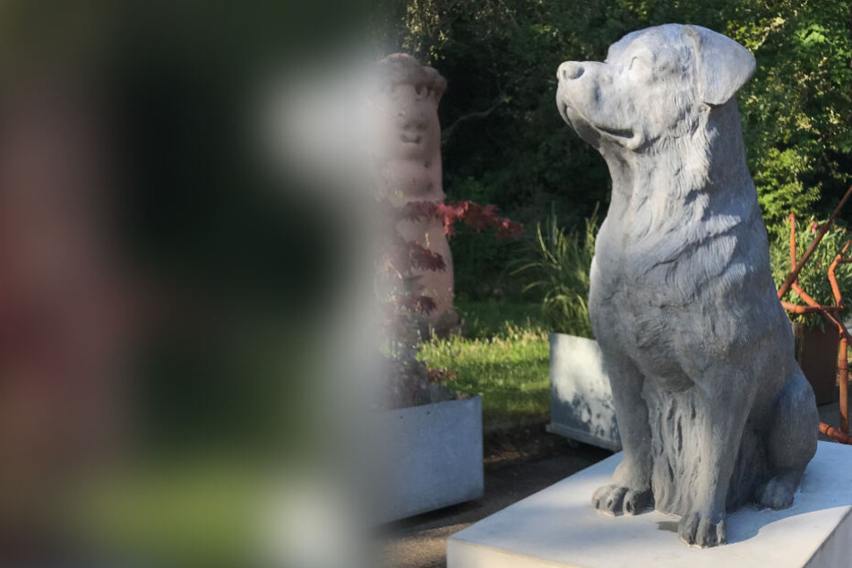 Eine der Rottweiler-Figuren.