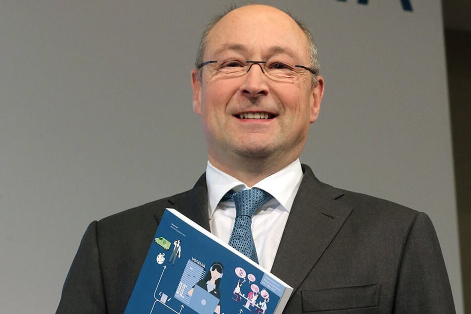 Vonovia-Chef Rolf Buch (54) bei der Hauptversammlung des Wohnungskonzerns.