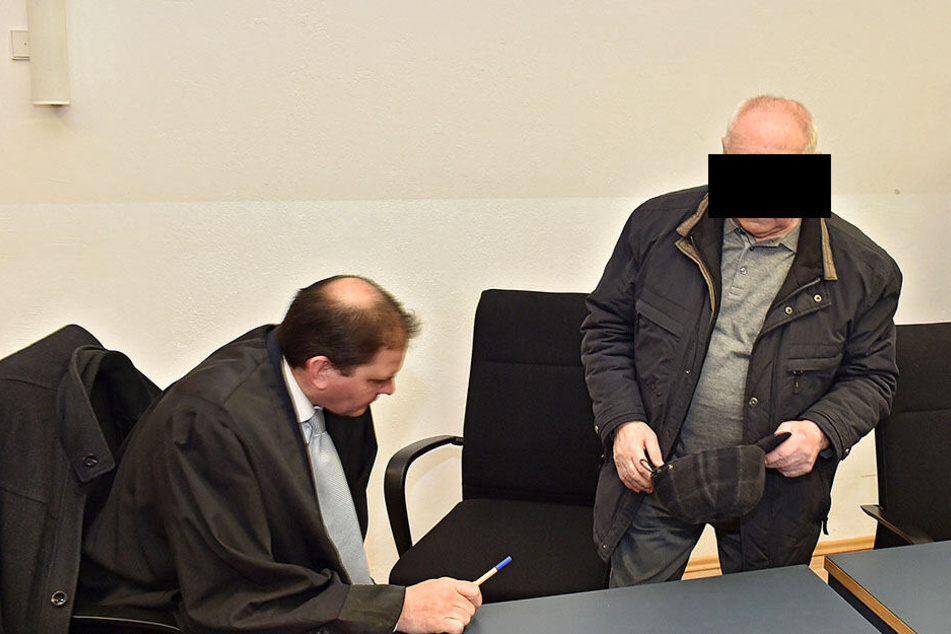 Witwer Siegfried M. (80) muss sich für den Tod seiner Ehefrau Dagmar (†76) verantworten.