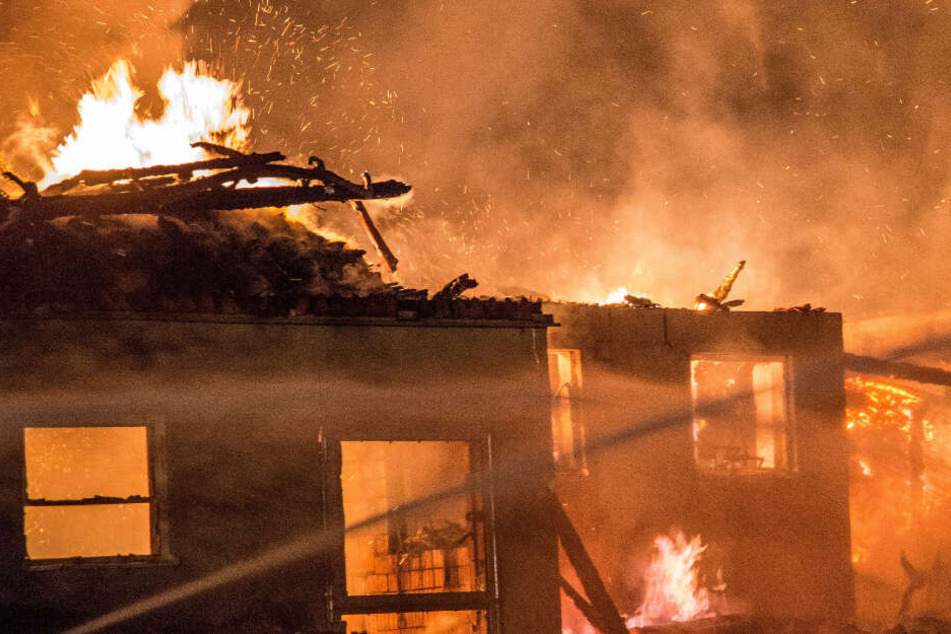 Das Feuer war nach einem Blitzeinschlag ausgebrochen. (Symbolbild)