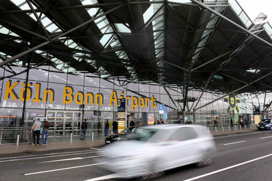 An den Flughäfen wird es zum Ferienbeginn in NRW richtig voll.