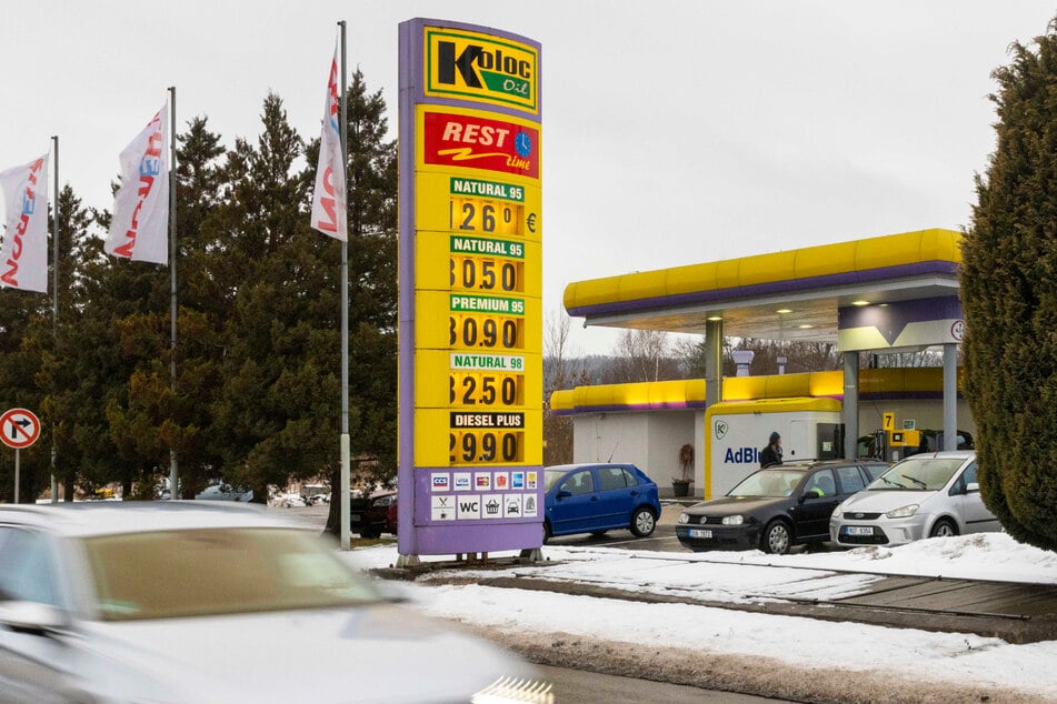 Im tschechischen Varnsdorf zeigt die Säule Preise, von denen man hier nur noch träumen darf.