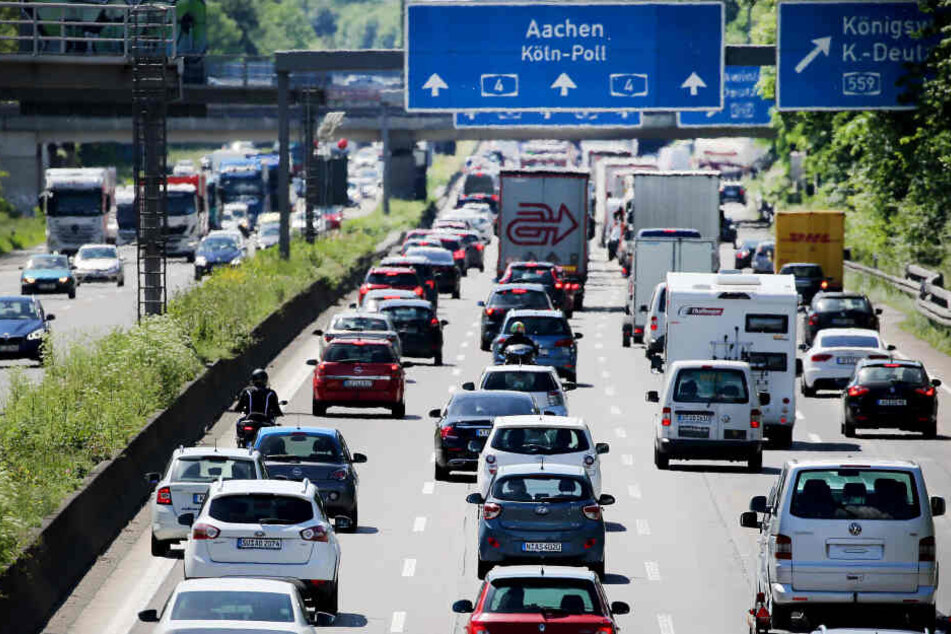Straßen.NRW rechnet mit einer ersten Rückreisewelle am Freitag und einer zweiten am Sonntag.