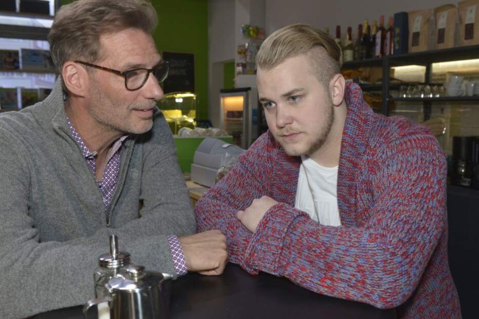 Um nach Singapur zu gehen, muss Jonas seine Familie und Freunde zurücklassen. Eine schwere Entscheidung.