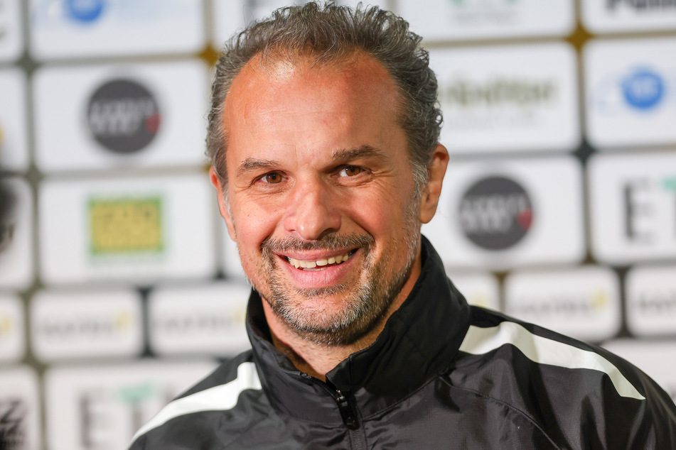 Almedin Civa (50), der Trainer des 1. FC Lokomotive Leipzig, hat seinen Vertrag verlängert.