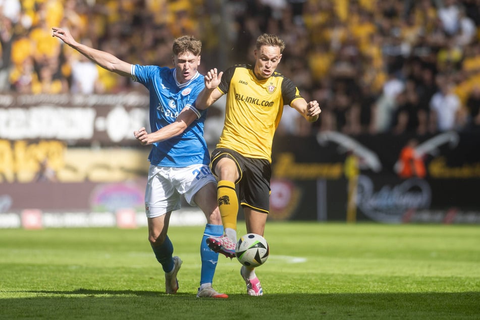 Ryan Don Naderi (l.) macht das 1:1 für Hansa.