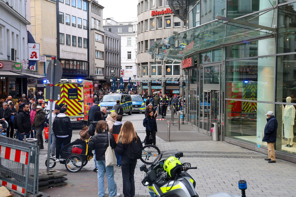 Die City-Arkaden in Wuppertal wurden nach der Messerattacke am Donnerstag zwischenzeitlich geschlossen.