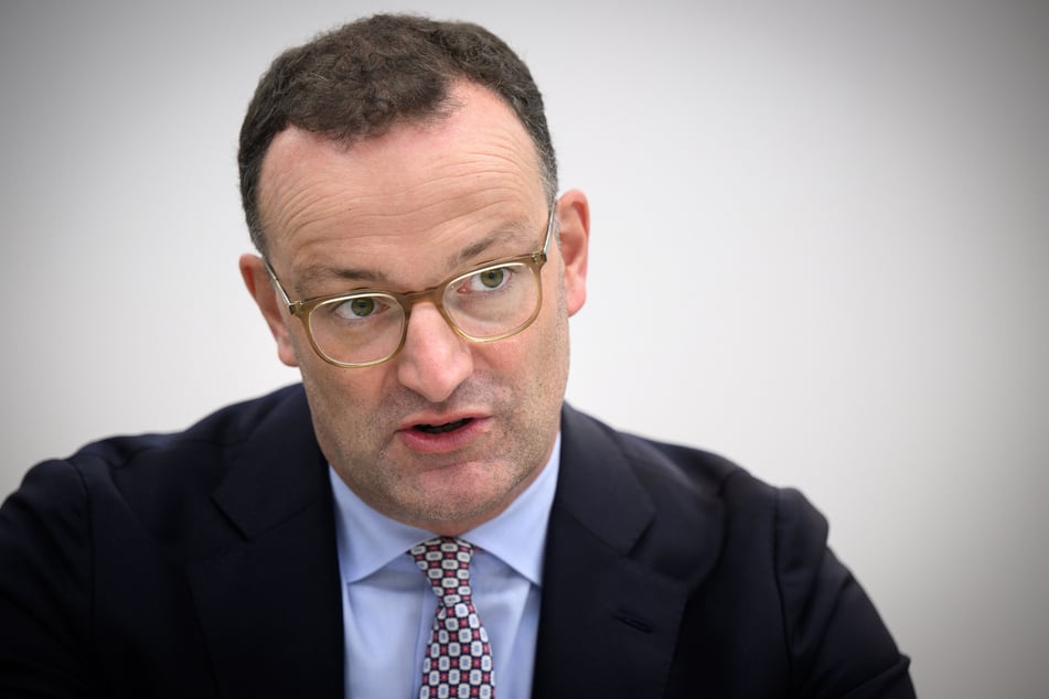 Unionsfraktionschef Jens Spahn (46) hat seinen Rücktritt erklärt.
