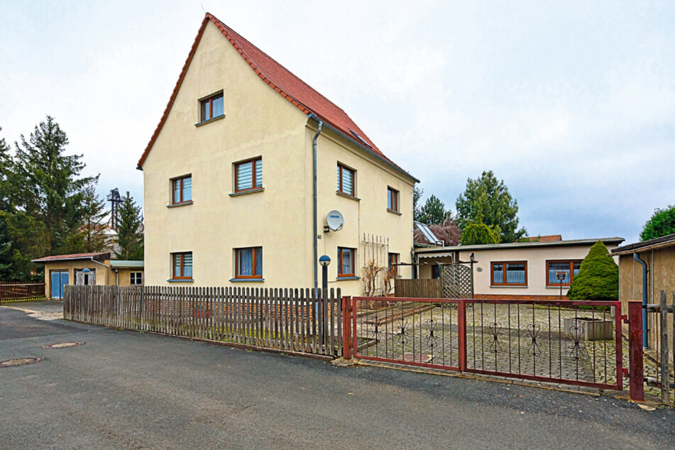 Zweifamilienhaus mit Anbauten in Zittau OT Hirschfelde / Mindestgebot 95.000 Euro