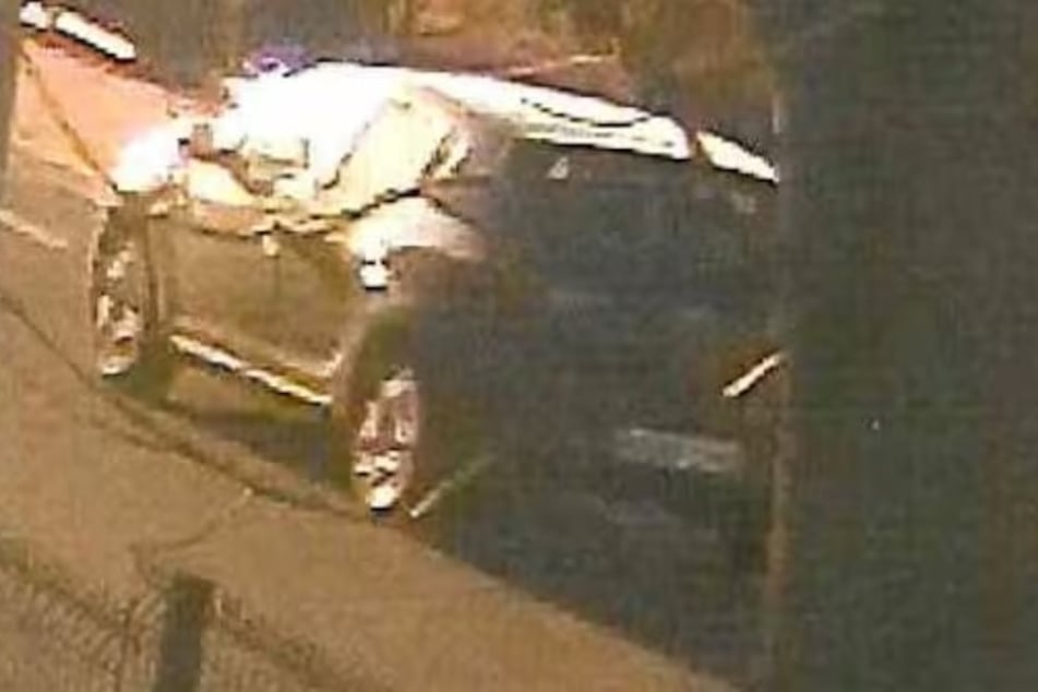 Unfallflucht! Dacia-Fahrerin fährt Schulkind um und haut ab