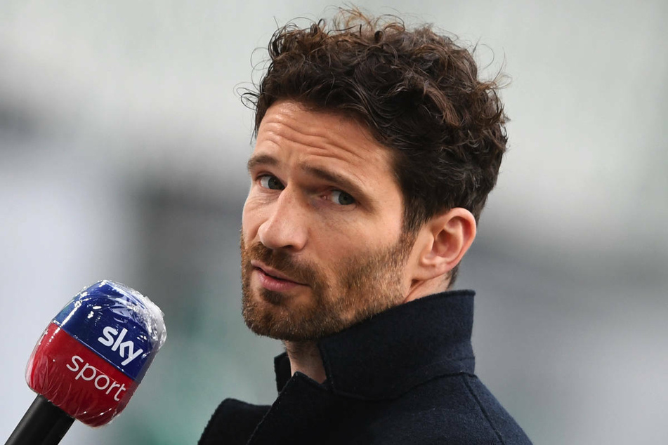 Arne Friedrich gibt am 23. Bundesliga-Spieltag ein Interview vor dem Spiel gegen den VfL Wolfsburg. Am Donnerstag bedankte sich der Hertha Sportdirektor bei den Fans für die unterstützende Plakataktion.