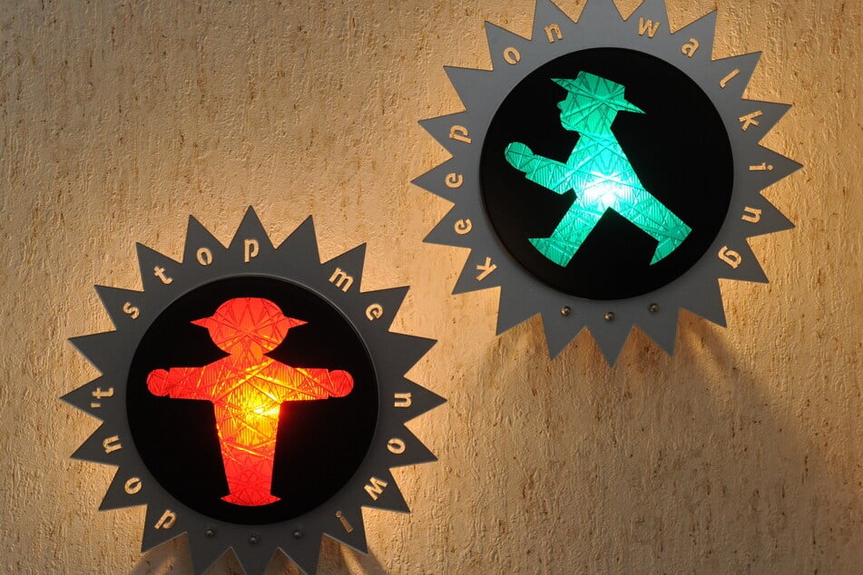 In den 1990ern setzten sich Berliner Künstler dafür ein, dass das Ampelmännchen erhalten bleibt.