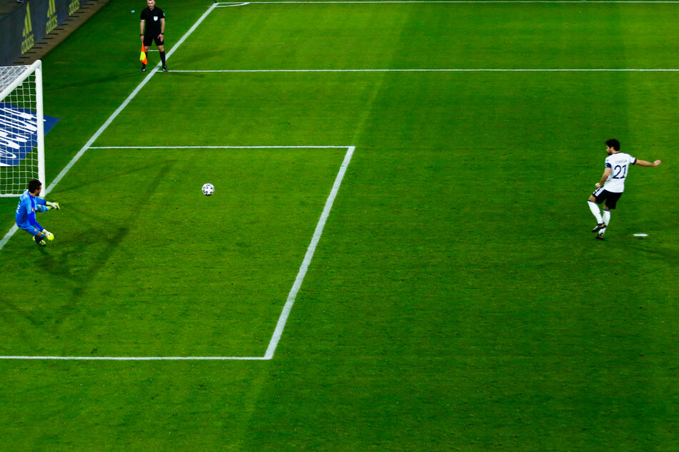 Ilkay Gündogan (r.) übernahm die Verantwortung und traf zum 1:1 für Deutschland. Am Ende konnte auch er die Niederlage nicht verhindern.