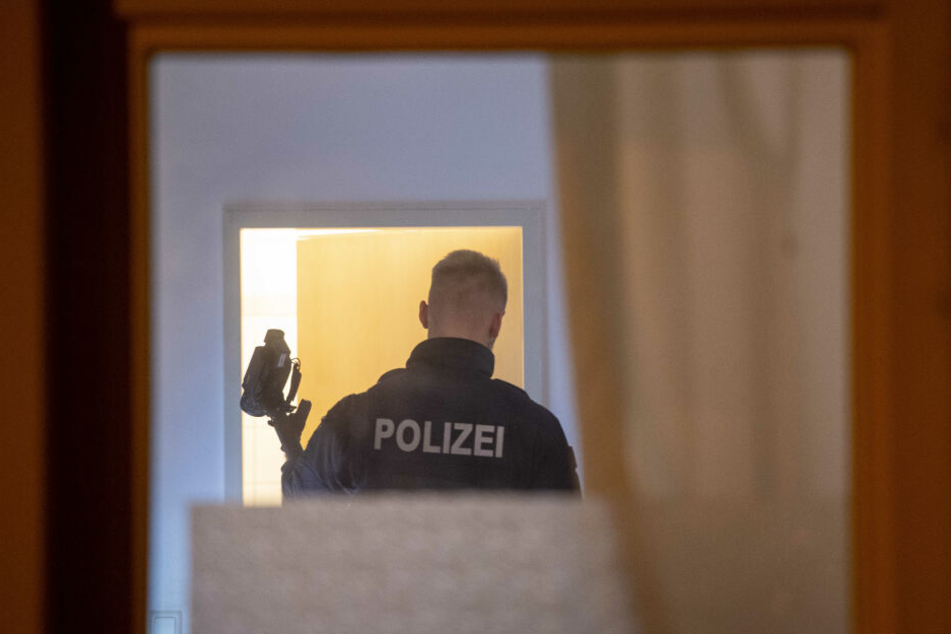In den Wohnungen wurde Beweismittel sichergestellt.