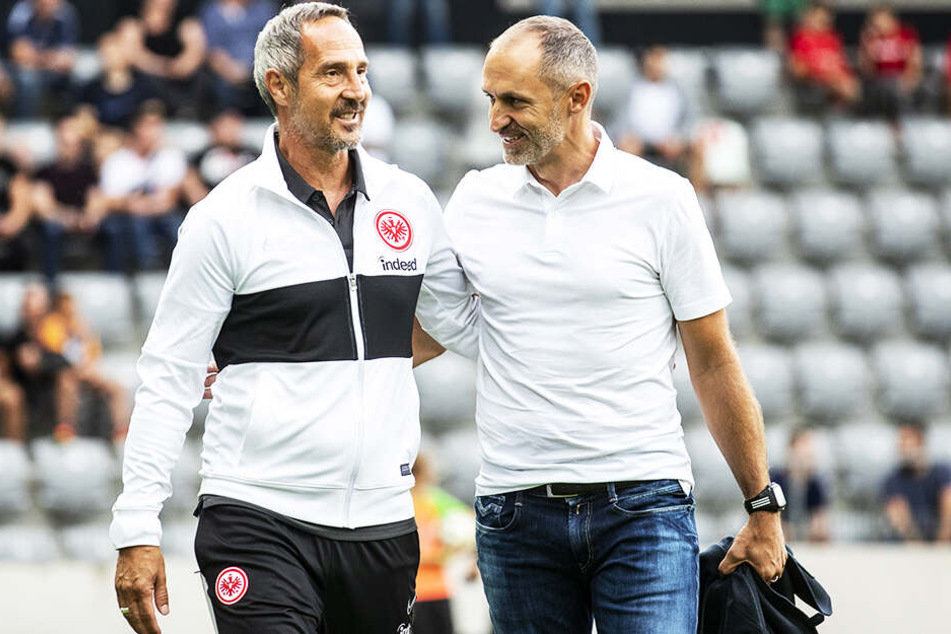 SGE-Coach Adi Hütter (l.) durfte sich diesmal über eine deutlich verbesserte Leistung seiner Mannschaft freuen. Hier ist der Trainer im Gespräch mit Kollegen Thomas Haeberli von Luzern.