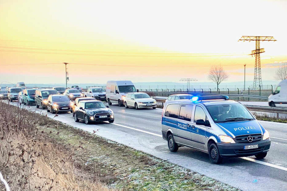 Durch die Vollsperrung staute es sich 1,5 Stunden lang in Richtung Pirna.