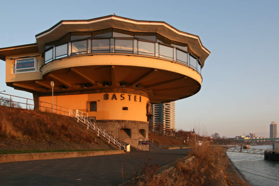 Die Bastei bietet mit ihrem denkmalgeschützten Aufbau einen Panoramablick über den Rhein in Köln.