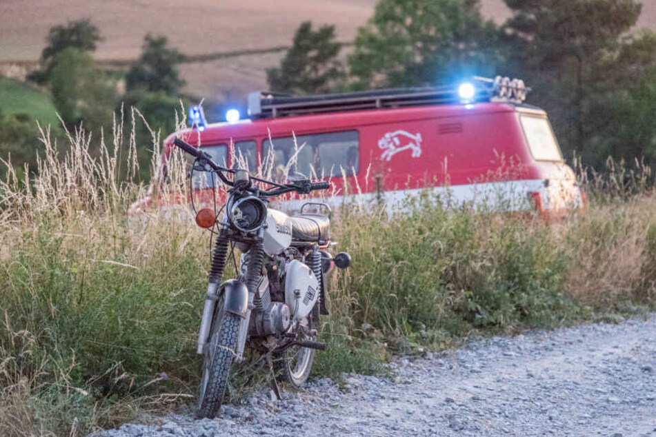 Der Fahrer der Simson wurde bei dem Unfall schwer verletzt.