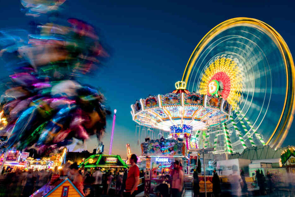 Vor seinem fatalen Schläfchen hatte der 19-Jährige eine Kirmes im mittelhessischen Eifa besucht. (Symbolbild)