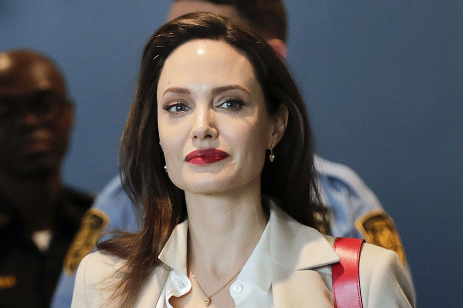 Angelina Jolie (43).