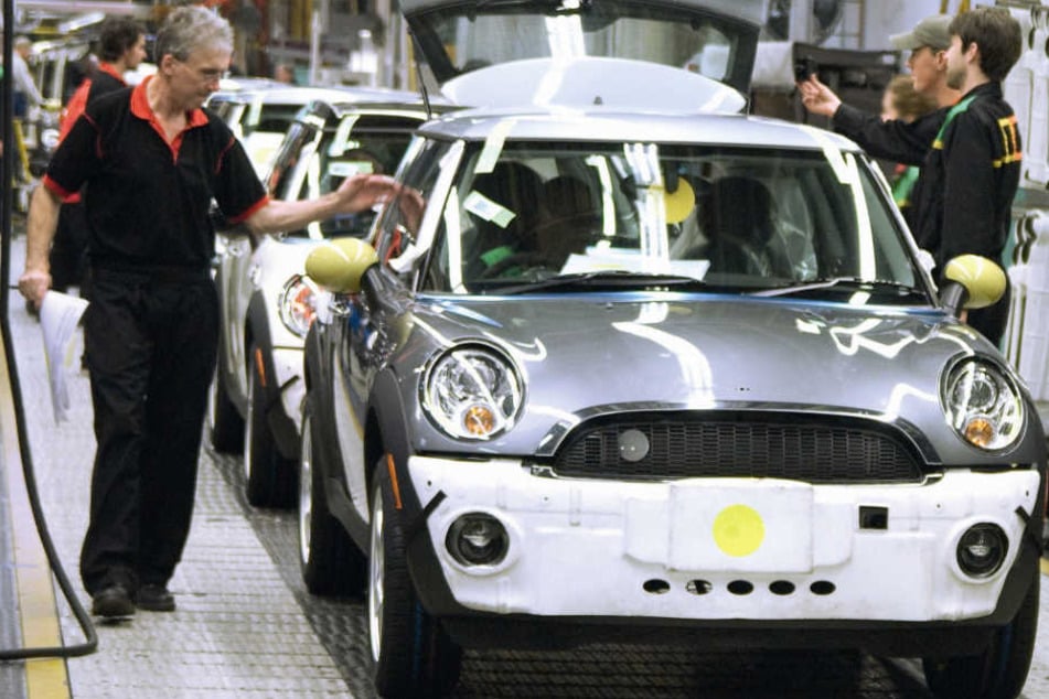 BMW wird die Mini-Produktion in Großbritannien kurzzeitig ruhen lassen. (Archivbild)