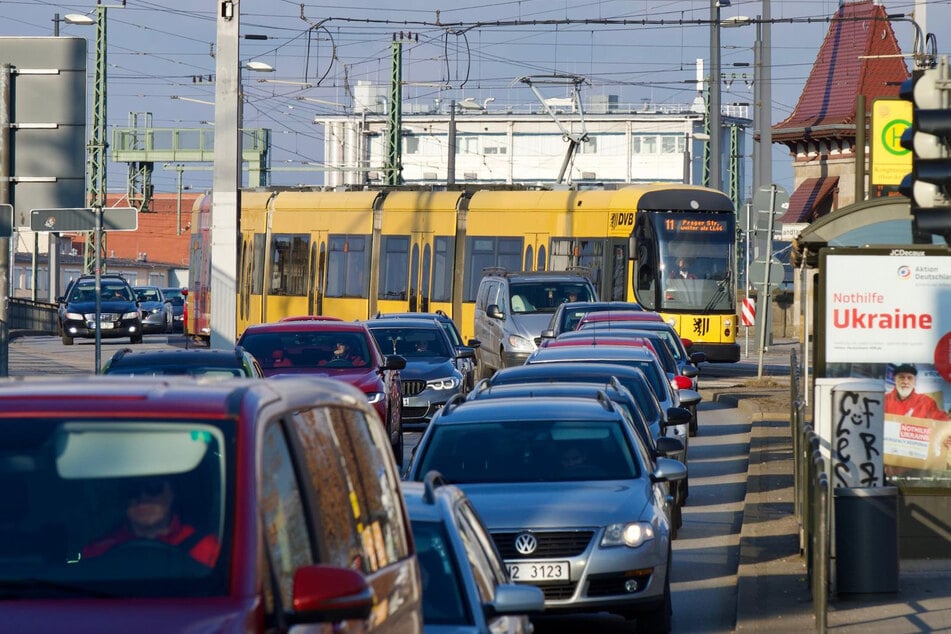 Verkehrssystem an der Belastungsgrenze? In Dresden gibt es immer mehr Unfälle mit Straßenbahnen und Bussen.