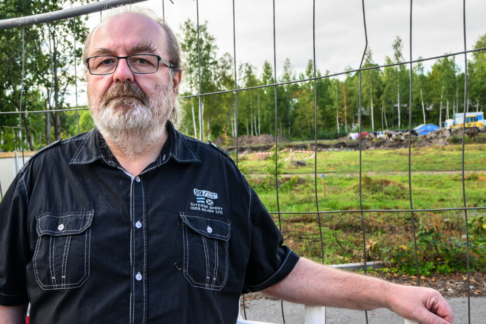 Stadtrat Thomas Scherzberg (61, Linke) machte wegen des Brückenabrisses Druck auf die Stadt - mit Erfolg. Nun wird bald eine Not-Brücke an der Erzbergerstraße entstehen.