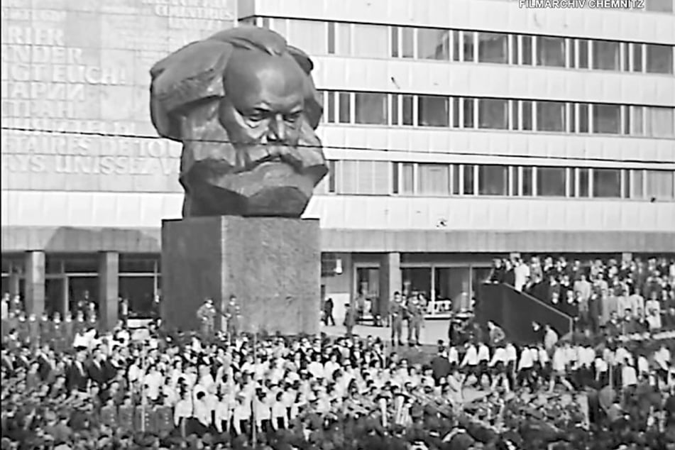 Die feierliche Enthüllung des Karl-Marx-Monuments am 9. Oktober 1971.